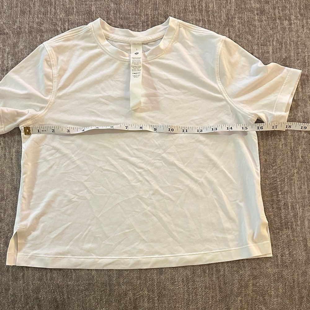 Lululemon- White Short crop Sleeve T-Shirt